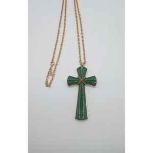 Avon Faux Jade Juliet Cross Pendant Gold Tone Necklace Vintage 1975 Signed